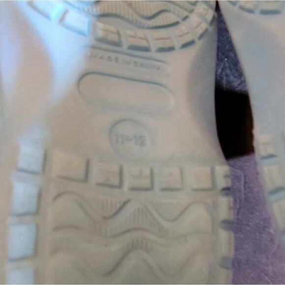 KIDS BLUE CROCS WITH PINK 🐟 🐠 - Picture 12 of 16